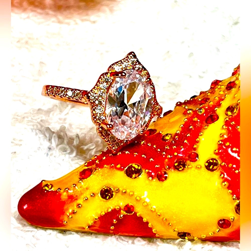 ❤️💖NWT VICTORIAN Rose gold halo ring